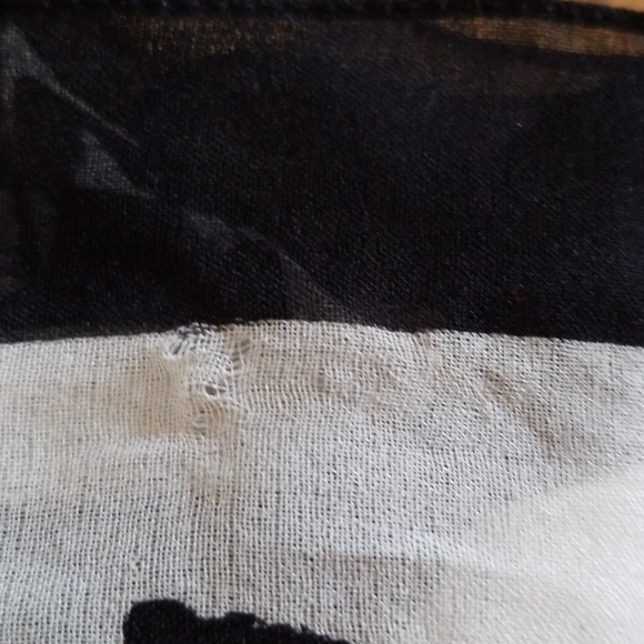 SALE! Graphic Floral Scarf - Picture 3 of 3